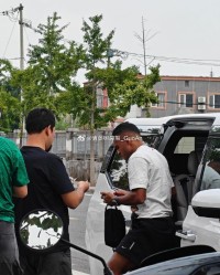 HuaTiHui-博主：达万今天来到国安训练场，能否出战足协杯仍需评估