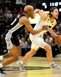 马刺追逐字母哥的梦想迈出关键一步！8换1交易方案曝光